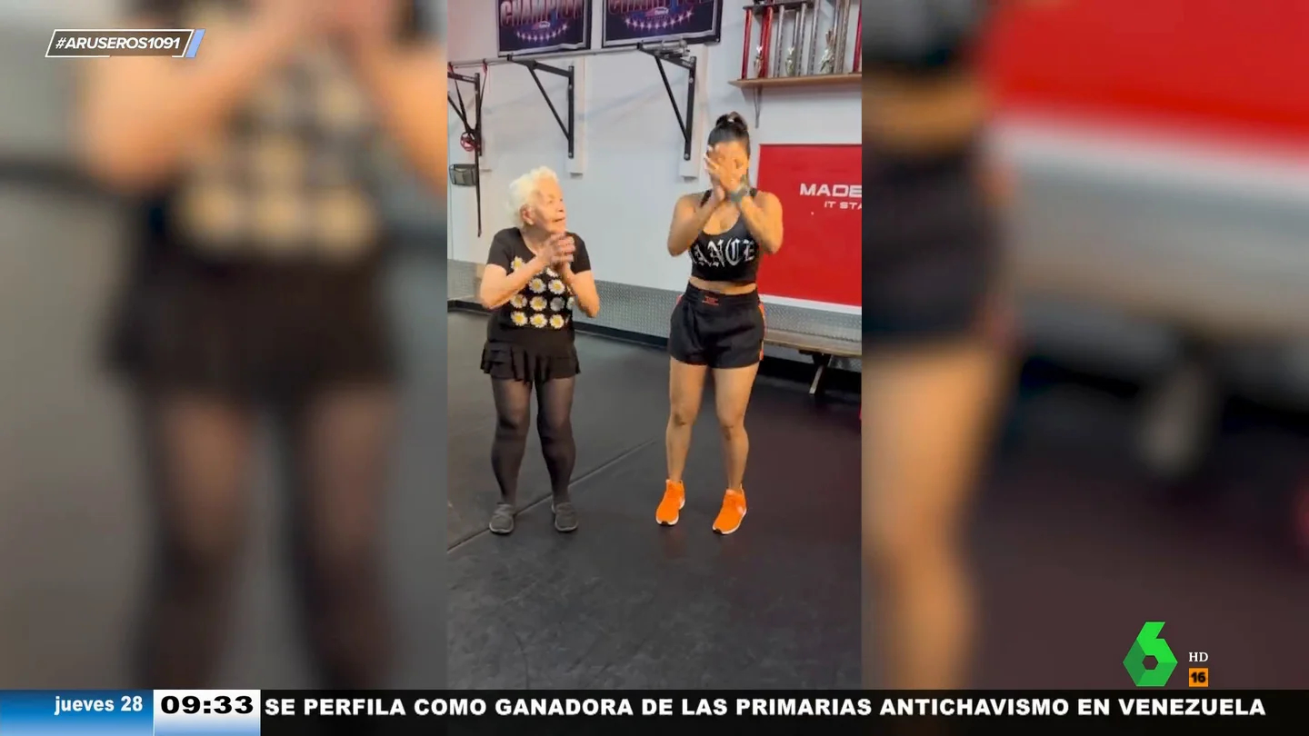 El increíble y sincronizado baile que se marca una anciana con su entrenadora personal: "Tiene un ritmo en el cuerpo..." El increíble y sincronizado baile que se marca una anciana con su entrenadora personal: "Tiene un ritmo en el cuerpo..."