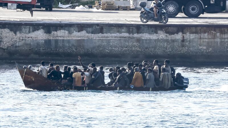 Los 27 acuerdan mecanismo de crisis para cerrar el pacto migratorio de la UE