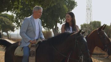 "Me siento como si viniera a rescatar a un príncipe": la reacción de Boris Izaguirre al llegar a Medina Azahara en caballo