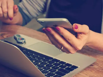 Cómo grabar una llamada de teléfono (y guardarla para escucharla después) Cómo grabar una llamada de teléfono (y guardarla para escucharla después)
