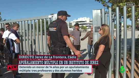 Miedo y carreras para esconderse: el pánico de los alumnos durante el ataque con cuchillo en el instituto de Jérez Miedo y carreras para esconderse: el pánico de los alumnos durante el ataque con cuchillo en el instituto de Jérez