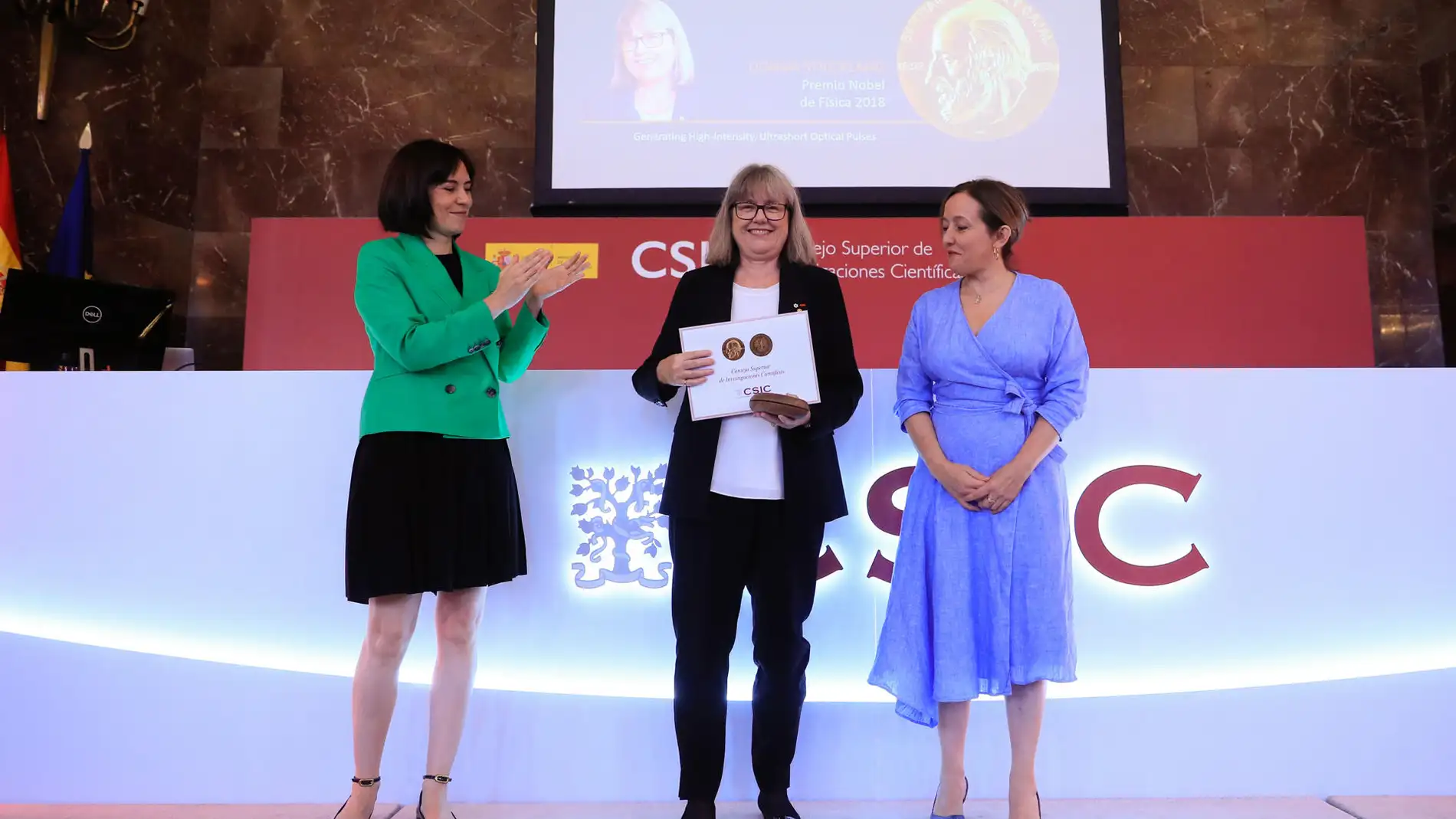 La Premio Nobel de Física en 2018, Donna Strickland, recibe la Medalla de Oro del CSIC