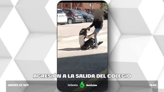 Pelea al salir de clase Pelea al salir de clase