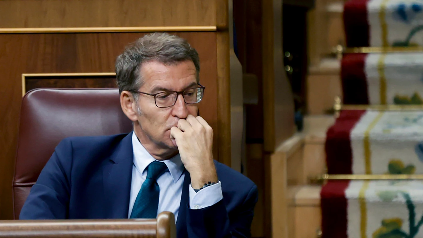 El líder del Partido Popular y candidato presidencial, Alberto Núñez Feijóo durante la segunda votación a su investidura, este viernes en el Congreso. Qué pasa ahora tras el fracaso de la investidura de Feijóo