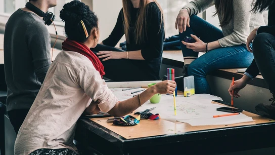 Temor al rechazo y pérdida de derechos: sólo un tercio de las personas LGBTI muestra su orientación en el trabajo Temor al rechazo y pérdida de derechos: sólo un tercio de las personas LGBTI muestra su orientación en el trabajo