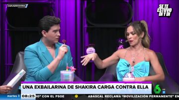 Una exbailarina de Shakira cuenta cómo la sacaron de su camerino en topless: "El baño de la señora se rompió y ni un gracias"
