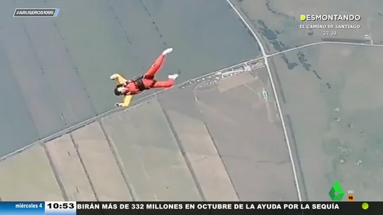 Una paracaidista pierde el control en un salto y su instructor se lanza a más de 200 km/h para salvarle la vida Una paracaidista pierde el control en un salto y su instructor se lanza a más de 200 km/h para salvarle la vida