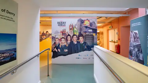 Derry Girls Experience en el Tower Museum. Derry Girls Experience en el Tower Museum.