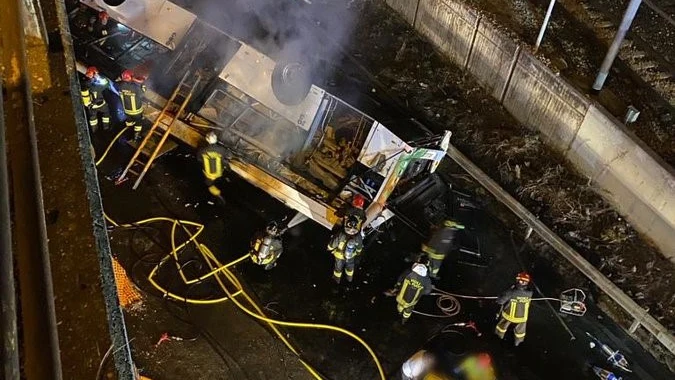 Imagen del autobús accidentado en Venecia