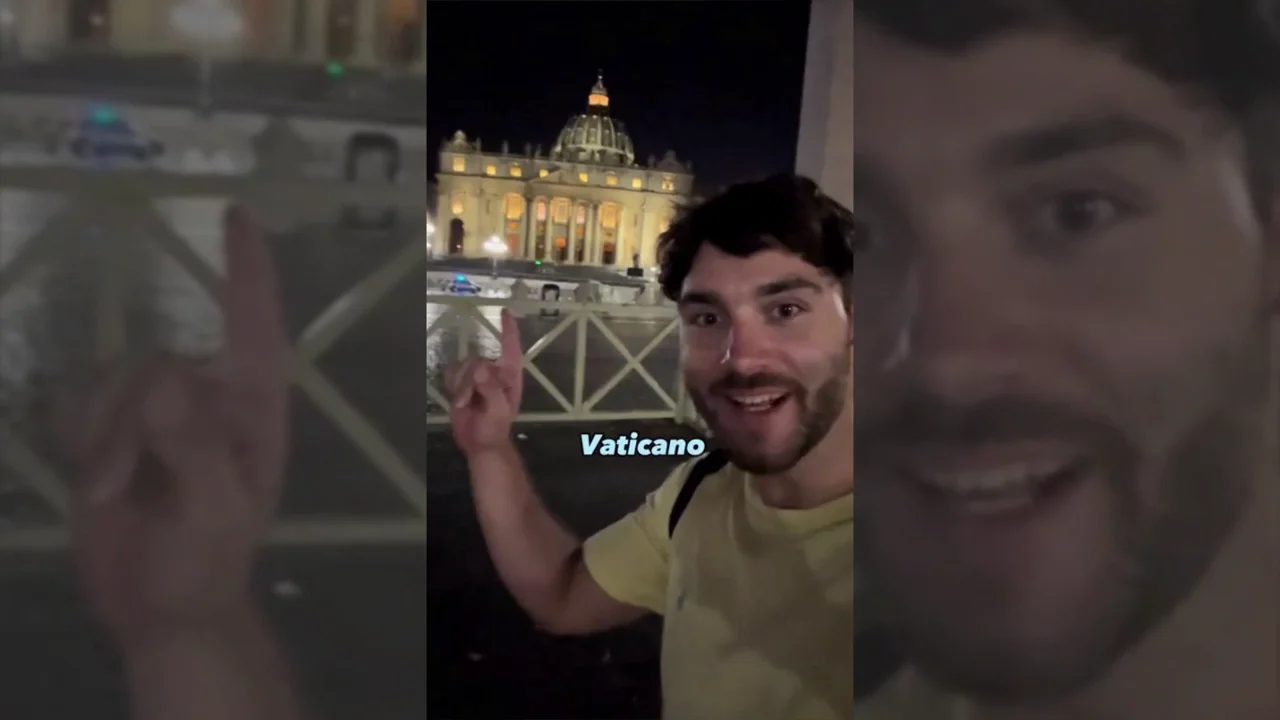 Un joven graba lo que hay en la puerta de la basílica de El Vaticano y la gente está alucinando: "Qué seguridad" Un joven graba lo que hay en la puerta de la basílica de El Vaticano y la gente está alucinando: "Qué seguridad"