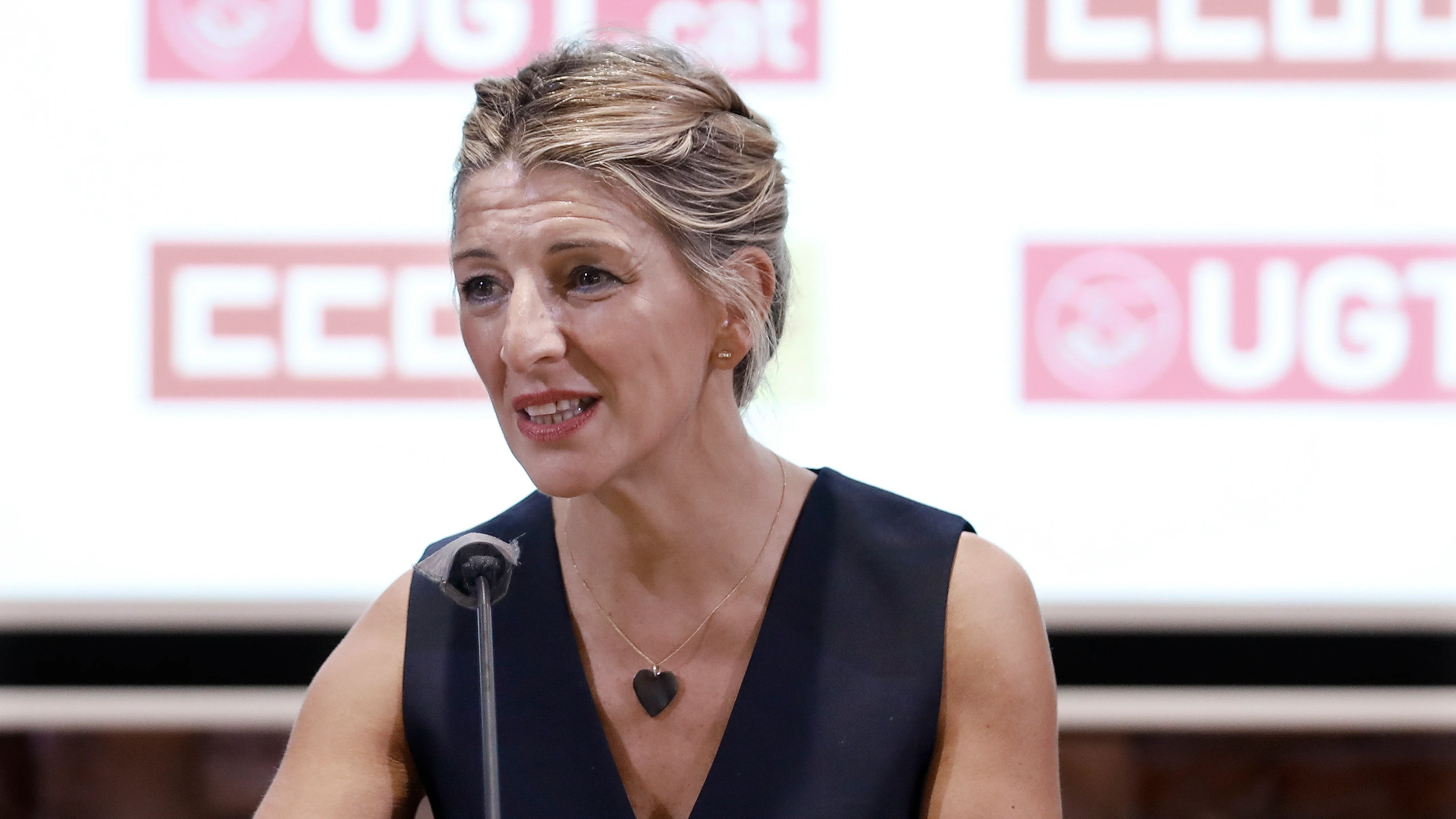 Yolanda Díaz, durante la rueda de prensa ofrecida tras la reunión que ha mantenido con los secretarios generales de CCOO y UGT de Cataluña.