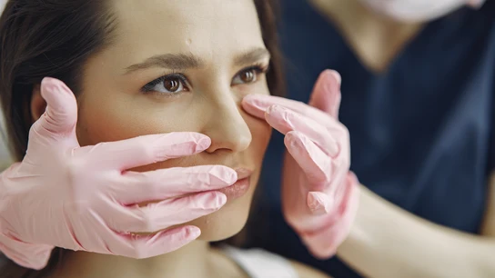 Los otorrinos advierten sobre las rinoplastia 'low-cost': el 50% de los casos tienen que operarse de nuevo la nariz Los otorrinos advierten sobre las rinoplastia 'low-cost': el 50% de los casos tienen que operarse de nuevo la nariz