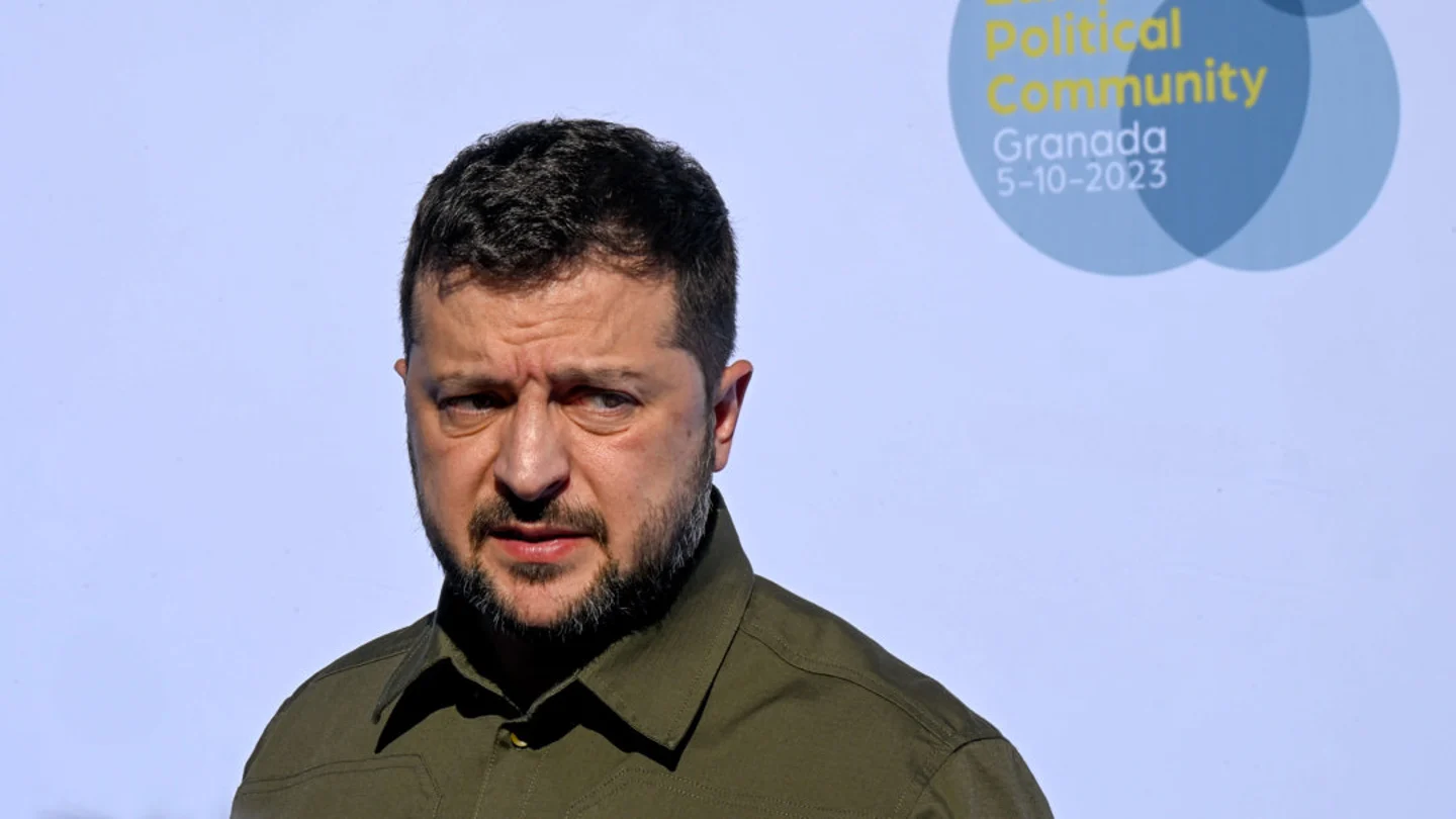 El presidente de ucrania, Volodímir Zelenski, en la Cumbre de Granada Zelenski apela en Granada a la unidad y pide más defensas aéreas para afrontar el invierno