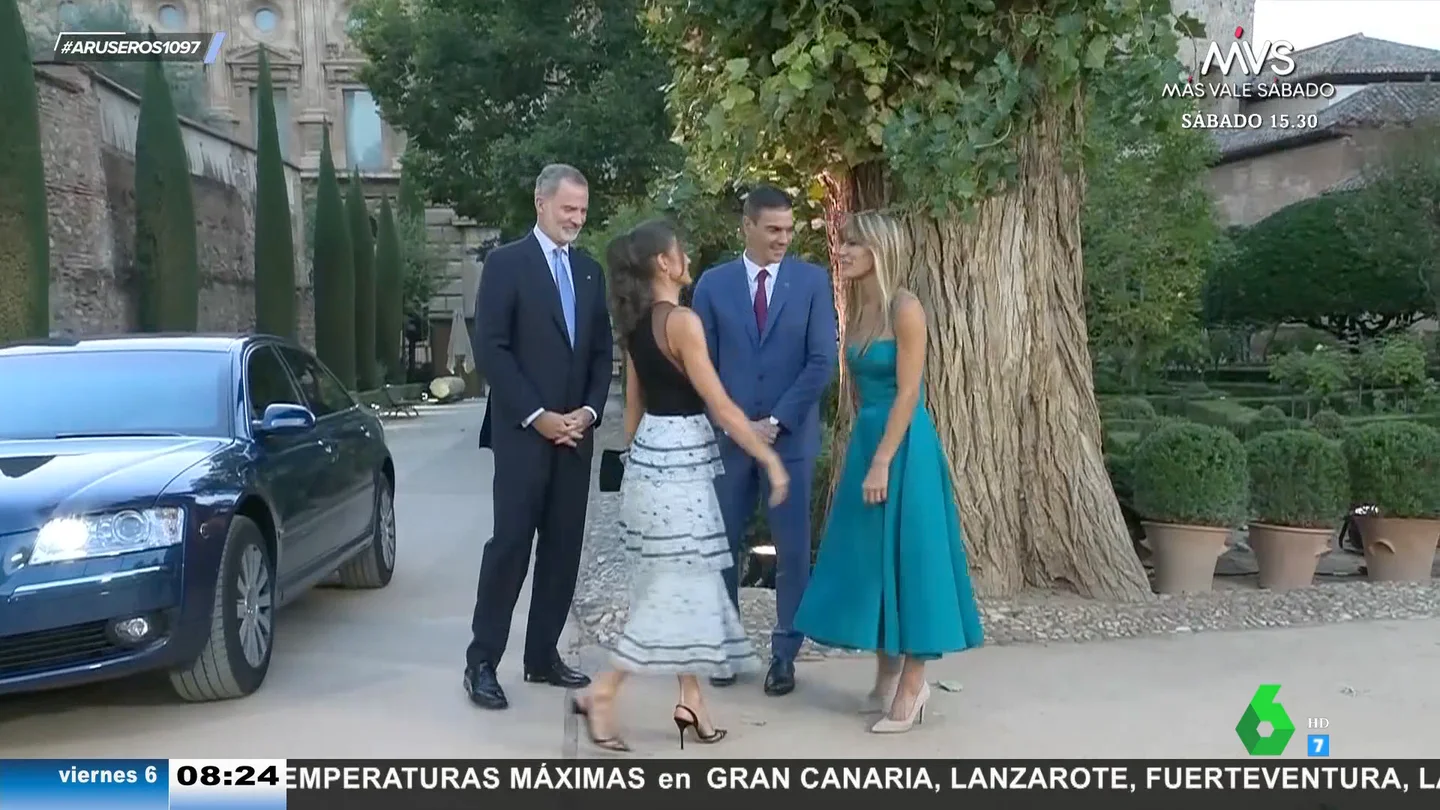 Los espectaculares looks de la reina Letizia y Begoña Gómez junto al rey Felipe y Pedro Sánchez en Granada Los espectaculares looks de la reina Letizia y Begoña Gómez junto al rey Felipe y Pedro Sánchez en Granada
