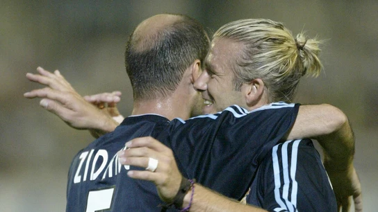 Zinedine Zidane y David Beckham  Zinedine Zidane y David Beckham