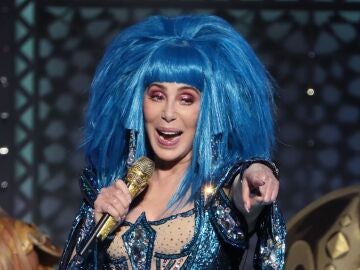 Cher wants to unseat Mariah Carey and be the new ‘queen’ of Christmas