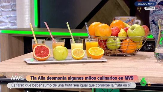 ¿Comer fruta y tomar zumos engorda?: 'Tía Alia' desmonta los mitos sobre alimentación más extendidos (y sorprendentes) ¿Comer fruta y tomar zumos engorda?: 'Tía Alia' desmonta los mitos sobre alimentación más extendidos (y sorprendentes)