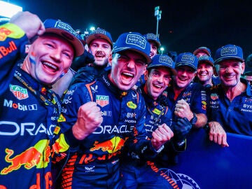Max Verstappen se corona tricampeón
