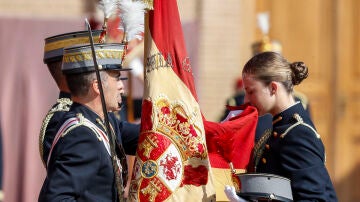 La princesa Leonor jura bandera frente a Felipe VI y la reina Letizia en Zaragoza