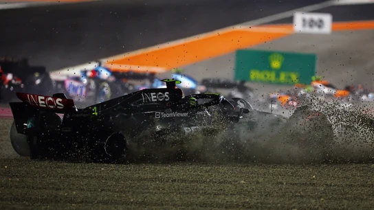 Lewis Hamilton, en la grava Lewis Hamilton, en la grava