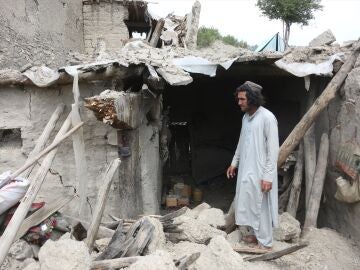 At least 2,000 people die in chain of earthquakes in northwest Afghanistan
