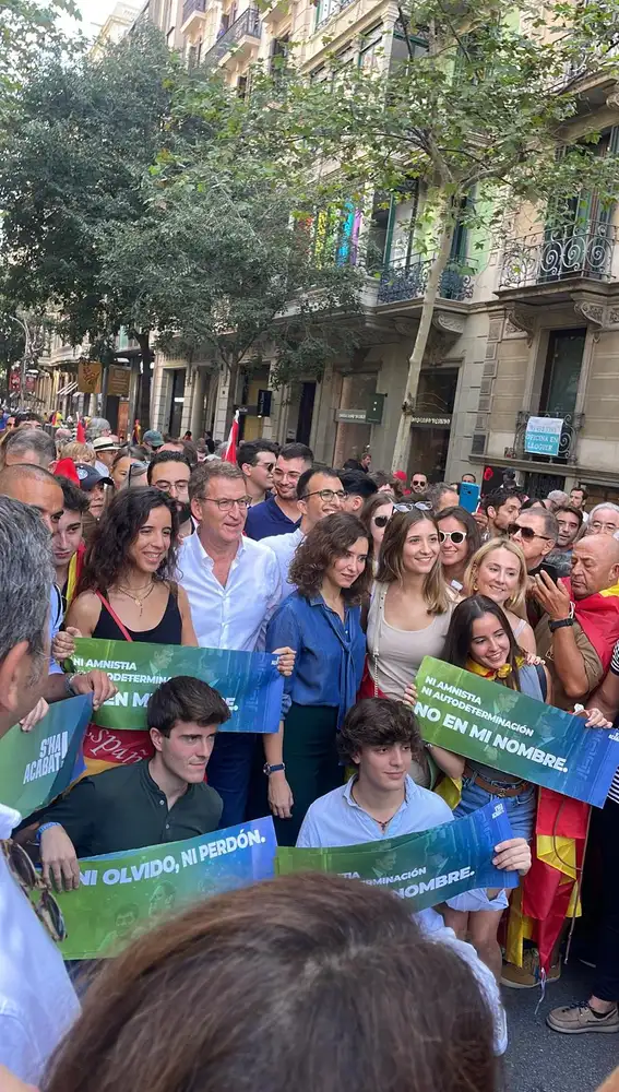 Feijóo y Ayuso posan para una fotografía Feijóo y Ayuso posan para una fotografía