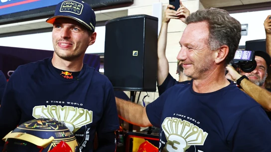Verstappen, junto a Christian Horner Verstappen, junto a Christian Horner