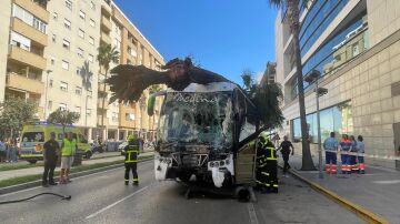 Accidente de tráfico con un autobús implicado en Cádiz