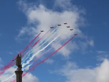 Desfile militar aéreo en el Día de la Hispanidad en España Desfile militar aéreo en el Día de la Hispanidad en España