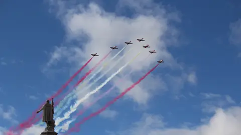 Desfile militar aéreo en el Día de la Hispanidad en España Desfile militar aéreo en el Día de la Hispanidad en España