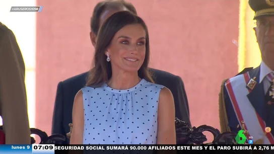 Angie Cárdenas analiza la emoción de la reina Letizia en la jura de bandera de la princesa Leonor: "Contiene las lágrimas" Angie Cárdenas analiza la emoción de la reina Letizia en la jura de bandera de la princesa Leonor: "Contiene las lágrimas"