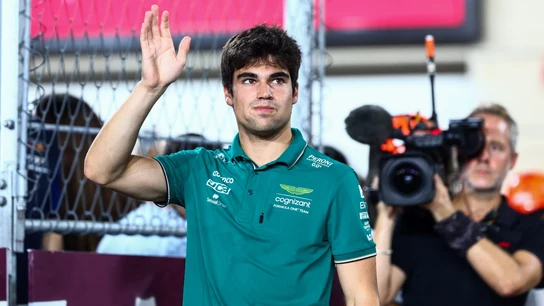 Lance Stroll saluda Lance Stroll saluda