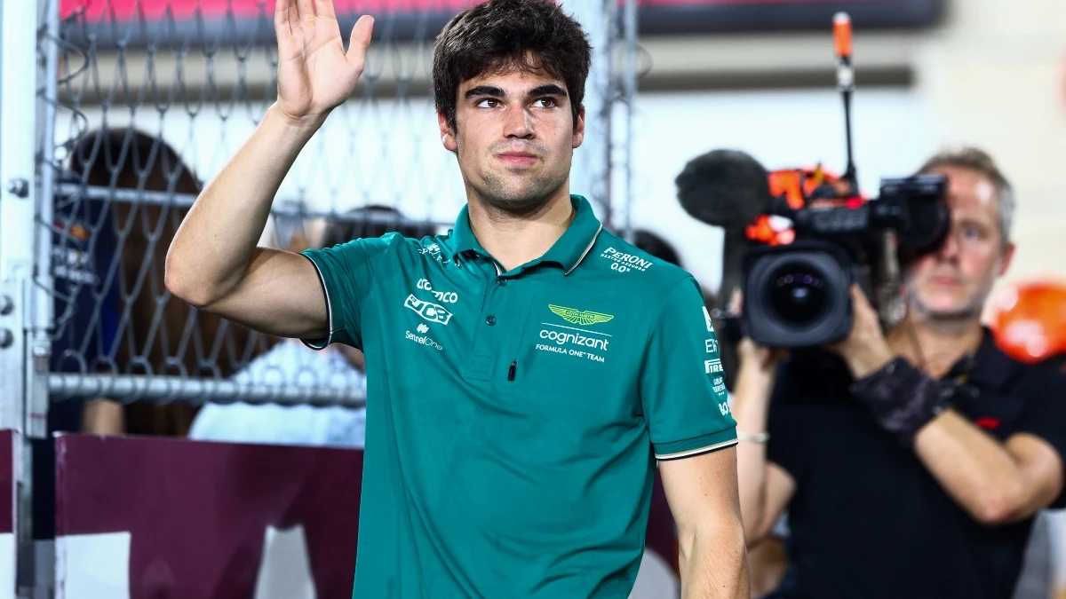 Lance Stroll saluda