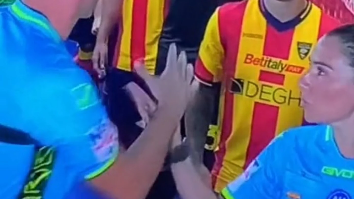 Polémico saludo entre Juan Luca Sacchi y Francesca di Monte Polémico saludo entre Juan Luca Sacchi y Francesca di Monte