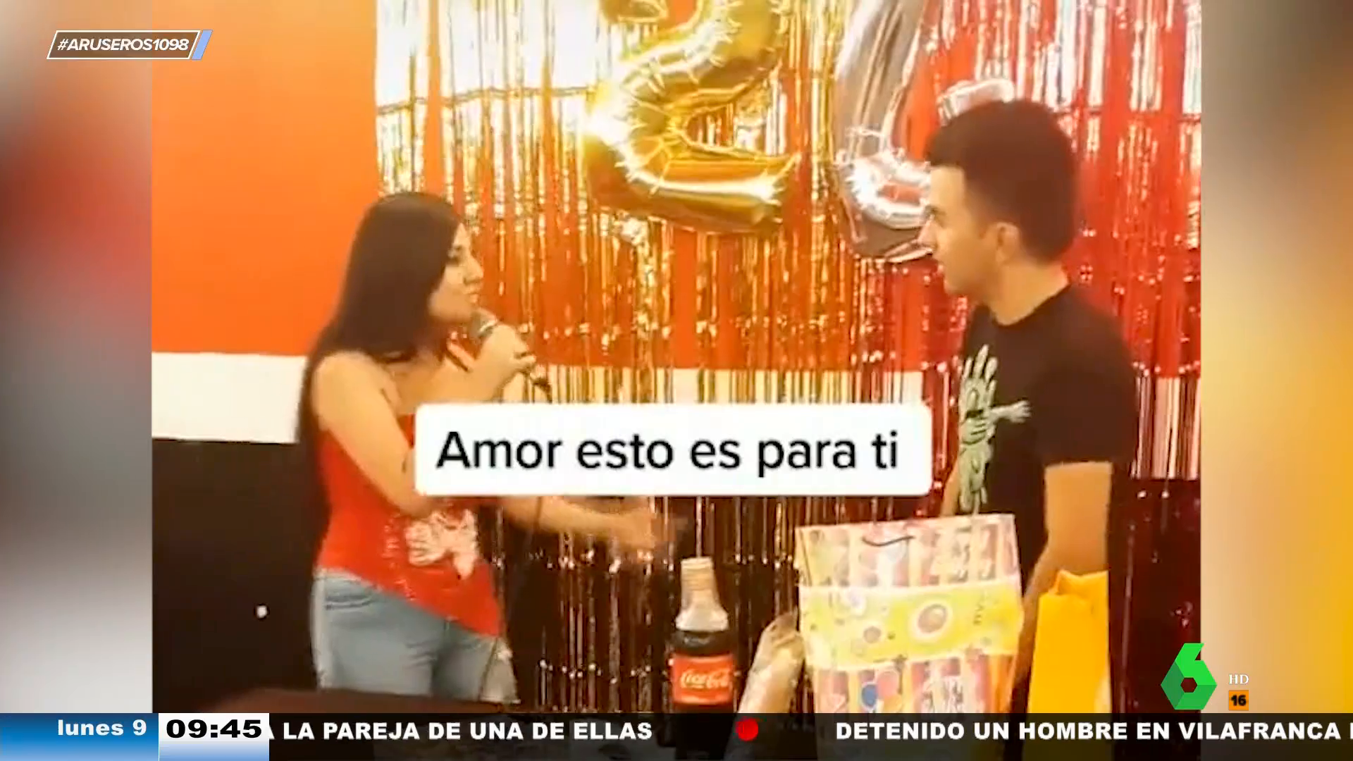 Canta una canción en la fiesta de cumpleaños de su novio para vengarse por  su infidelidad: 