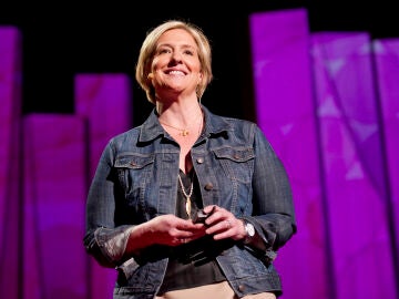 Brené Brown durante una charla Ted