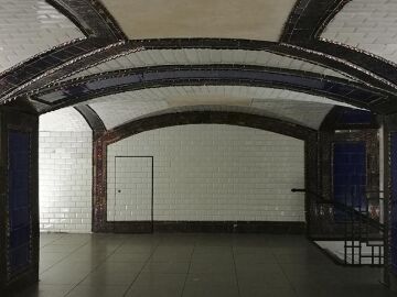 Antiguo vestíbulo de la estación de Metro de Pacífico en Madrid