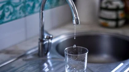Imágenes de recurso de un grifo de agua de uso doméstico