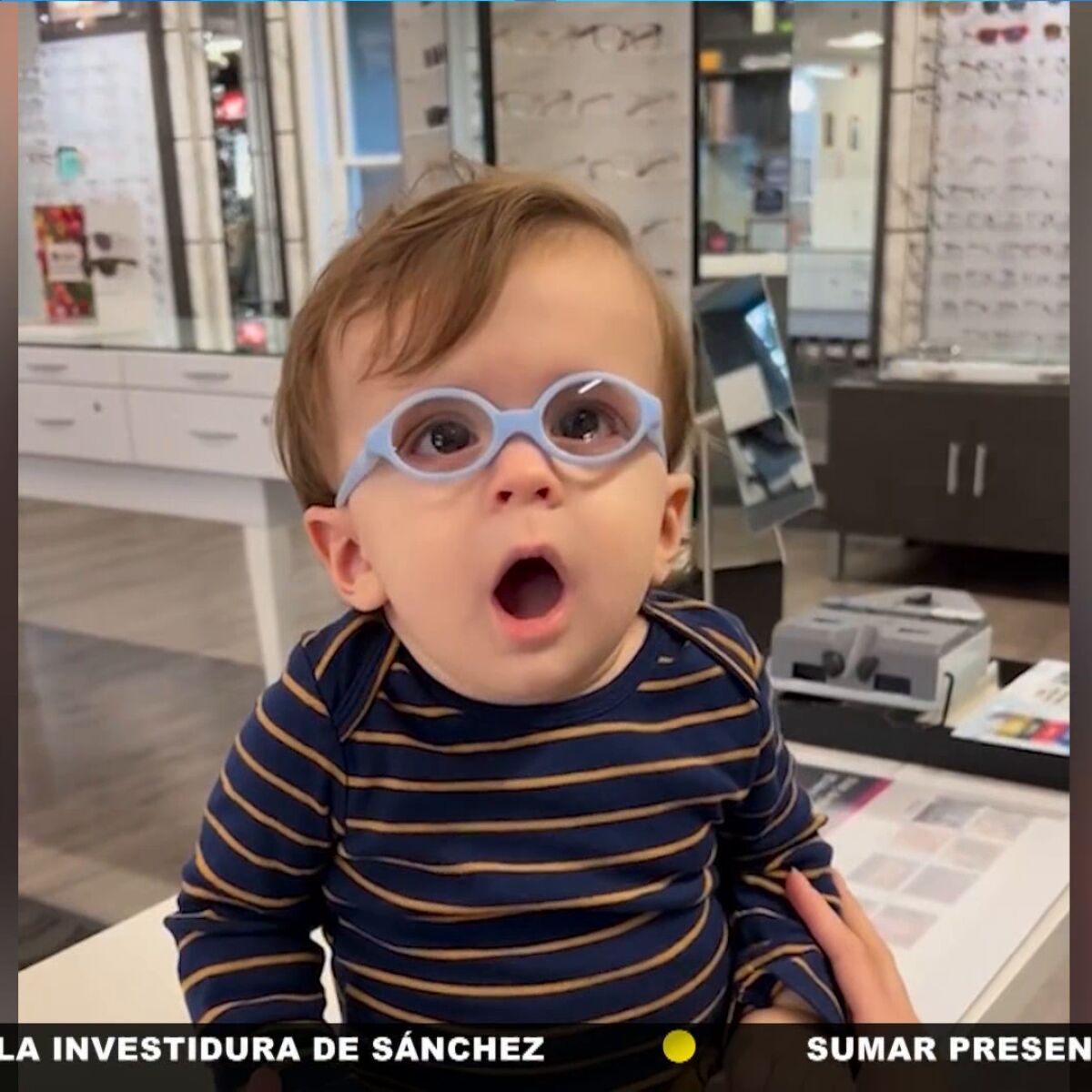 La divertida reaccion de unos bebes cuando se prueban unas gafas y ven bien por primera vez en su vida