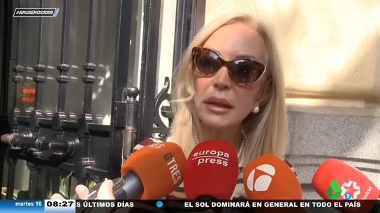 Carmen Lomana, tras encontrarse a dos encapuchados robando en su casa: "Cogí el cuchillo mas grande que había" Carmen Lomana, tras encontrarse a dos encapuchados robando en su casa: "Cogí el cuchillo mas grande que había"