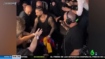 El polémico vídeo de Maluma en el que una chica le toca sus partes íntimas: esta es la reacción del cantante