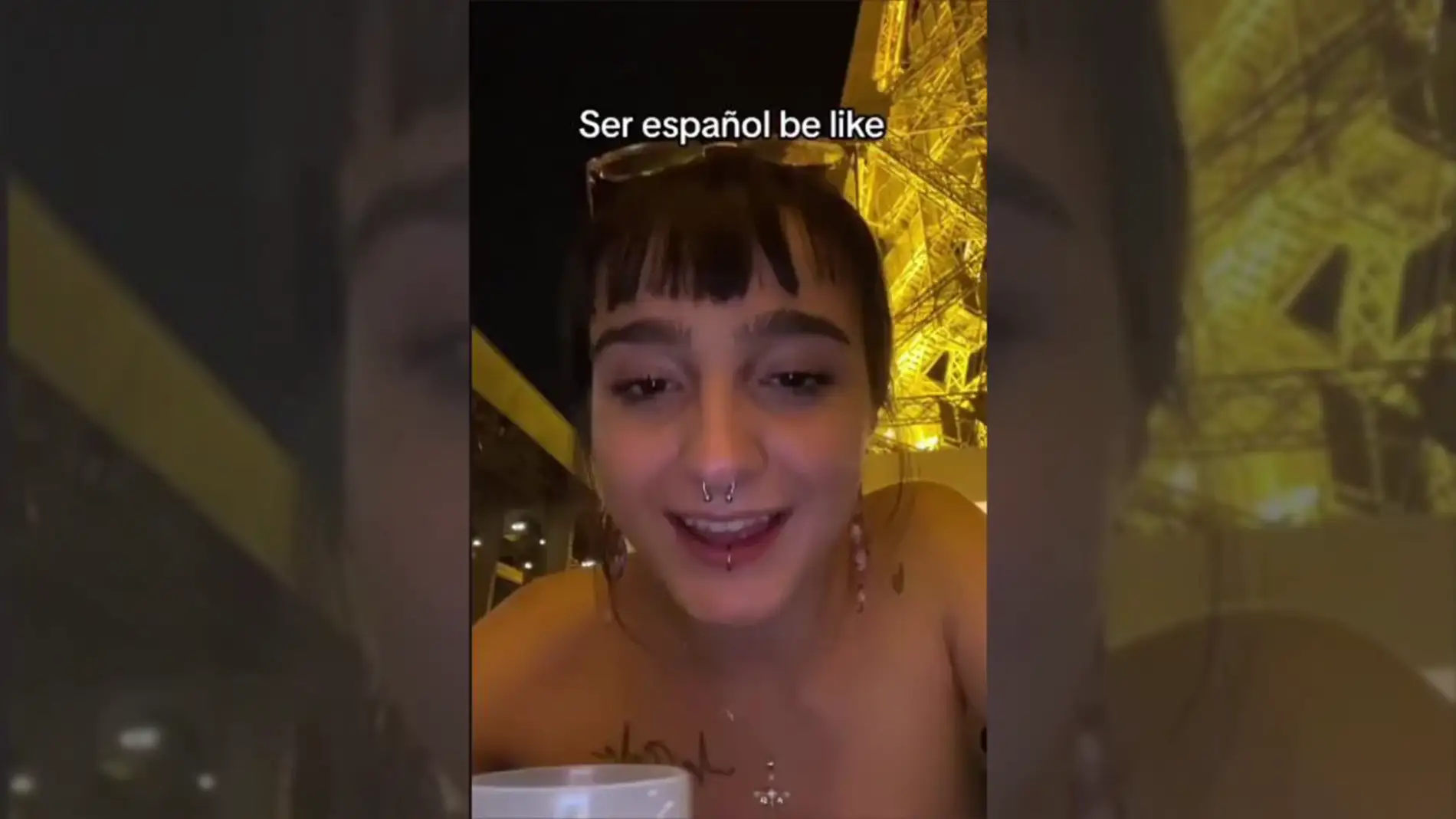 Una española se sube a la Torre Eiffel de París y la gente está alucinando con lo que ha hecho en el restaurante