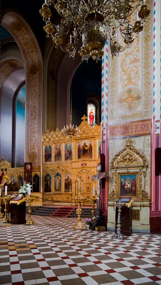 Interior de la Catedral de Alejandro Nevski