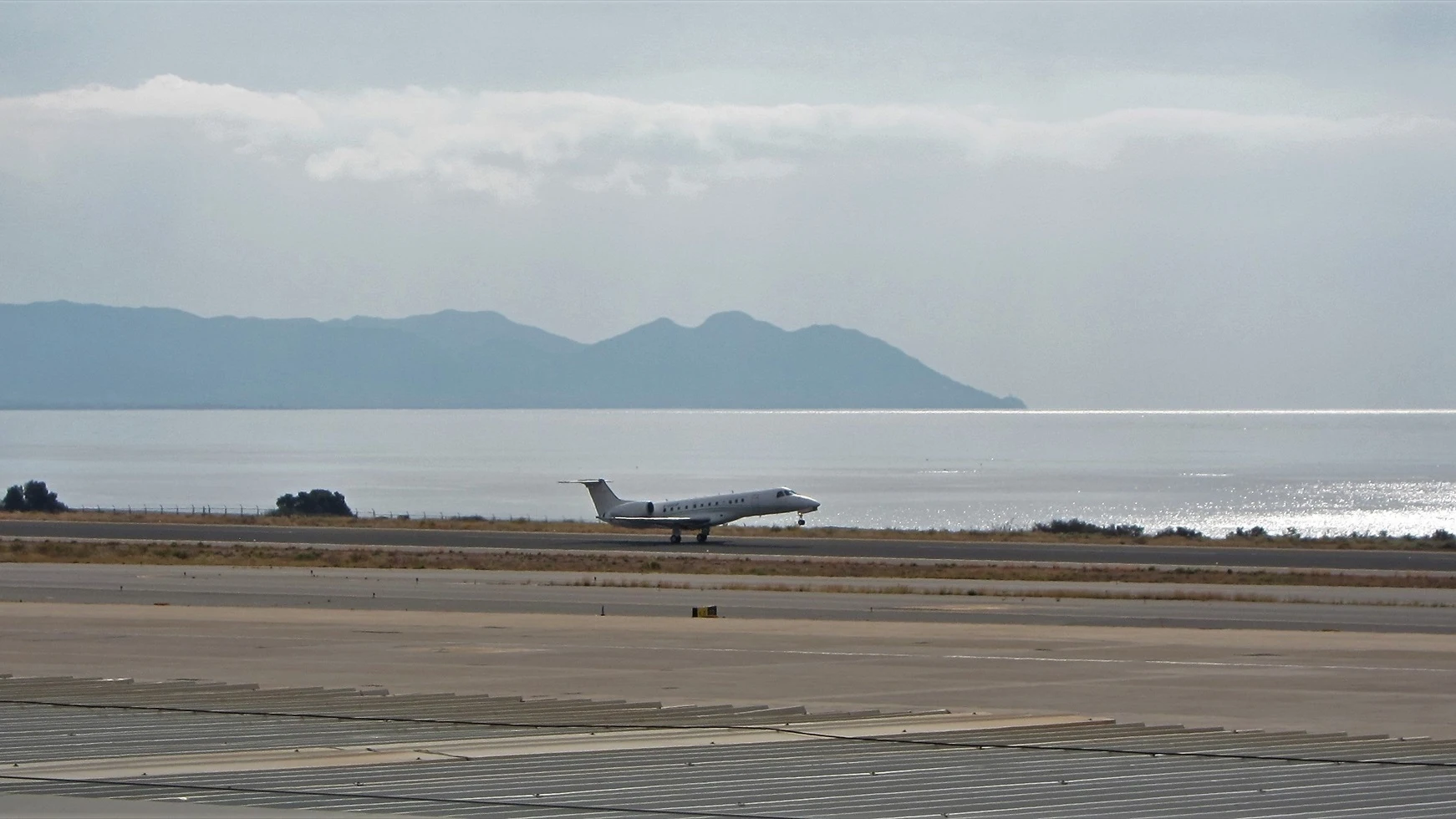 Dos muertos al estrellarse en Almería una avioneta de una escuela de vuelo de Málaga