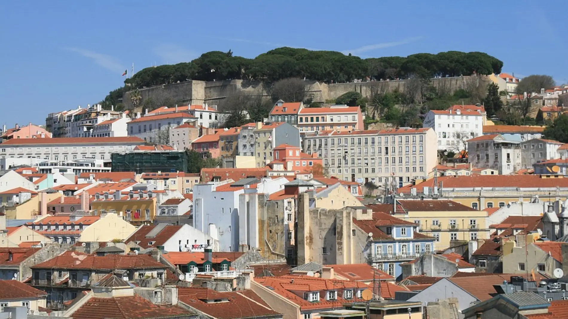 Panorámica de Lisboa con el castillo de San Jorge al fondo