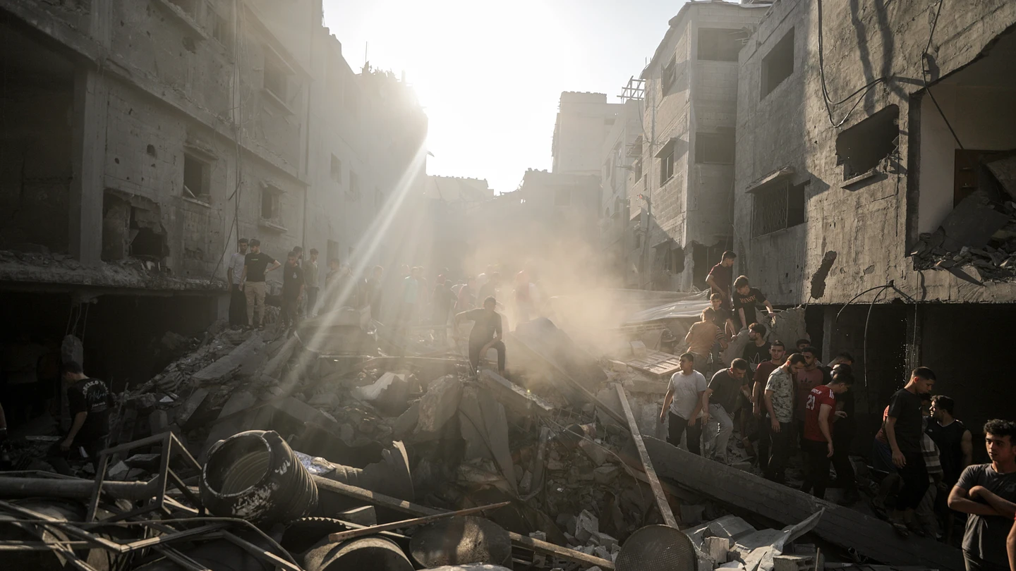Una casa destruida el en campo de refugiados de Shati, en Gaza, tras un bombardeo israelí. Una casa destruida el en campo de refugiados de Shati, en Gaza, tras un bombardeo israelí.