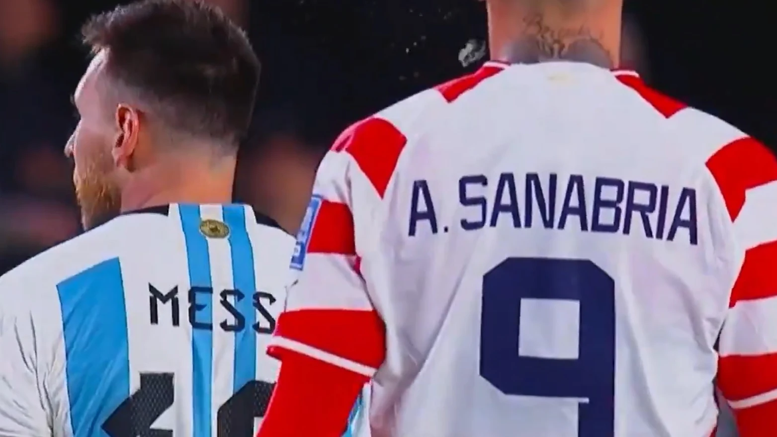 Antonio Sanabria escupiendo a Leo Messi