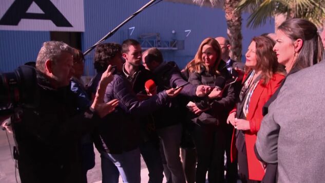 El tenso encuentro p&uacute;blico entre Chicote y Carmen Crespo, consejera de la Junta de Andaluc&iacute;a, tras haberle negado una entrevista al chef