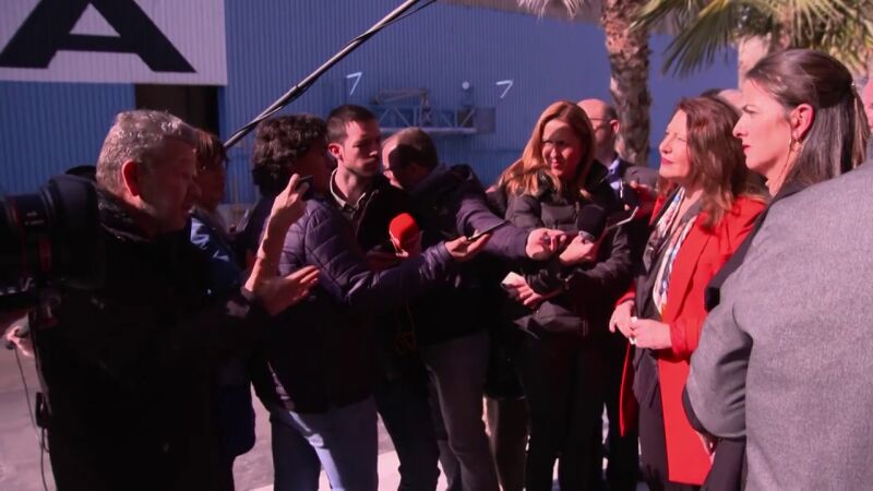 El tenso encuentro público entre Chicote y Carmen Crespo, consejera de la Junta de Andalucía, tras haberle negado una entrevista al chef