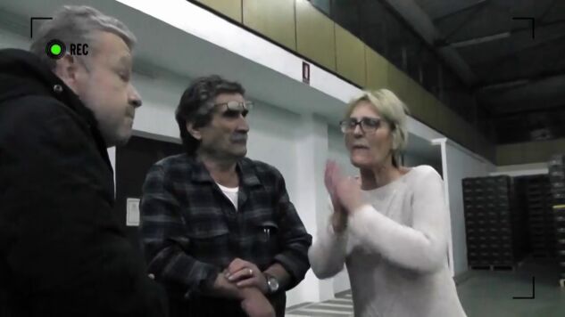 El tenso momento en el que una mujer interrumpe una entrevista de Chicote: "Que te calles. Esto est&aacute; denunciado"